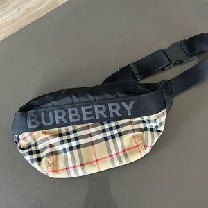 BRAND NEW Burberry Waist Bag Nylon Unisex